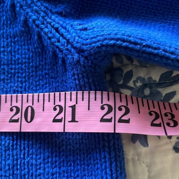 Lauren Ralph Lauren V Neck Blue Sweater with Gold Crest Logo on Chest Large - Picture 5 of 6